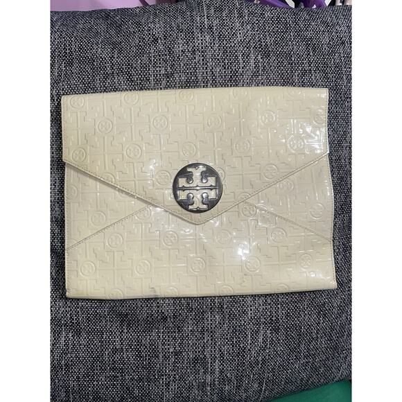 Tory Burch Cream Patent Leather Large Envelope Clutch Embossed TB Logo - Picture 2 of 9